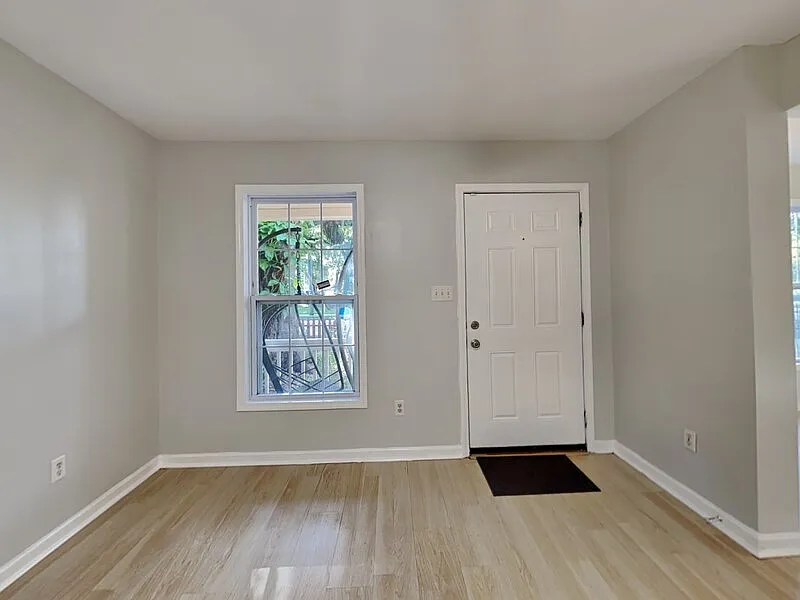 3 bed, 2.5 bath, 1386 sqft, $2,099 — Photo 3