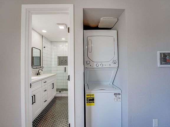 5th image of 5002 Long Branch Ave Unit 4