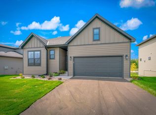 10026 Sunbird Cir, Woodbury, MN 55129