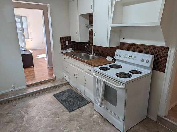 4th image of 201 8th St SE APT D