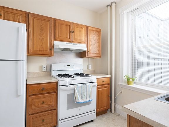 4th image of 87 Gordon St