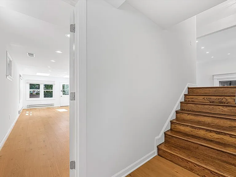 9514 Edgeley Rd — Photo 30