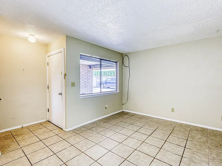 4555 Sun Valley Dr — Photo 8
