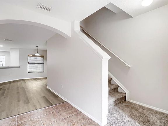 4th image of 2453 EDGEWATER FALLS DRIVE