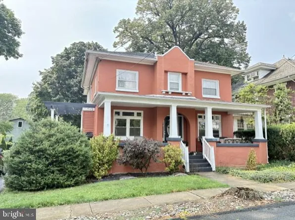 36 Laird St, Reading, PA 19609