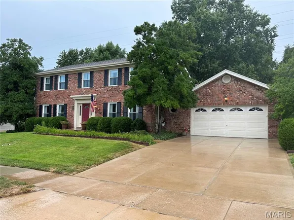 15011 Ridge Lake Dr, Chesterfield, MO 63017