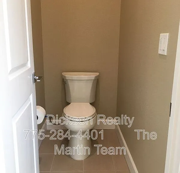 306 Commodore Dr — Photo 10