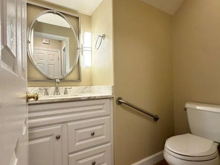 94 S Newport Dr — Photo 14