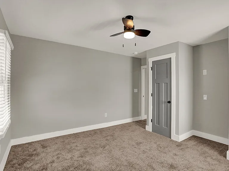 1117 E Naomi St — Photo 14