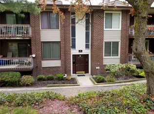24 Country Club Ln, Pomona, NY 10970