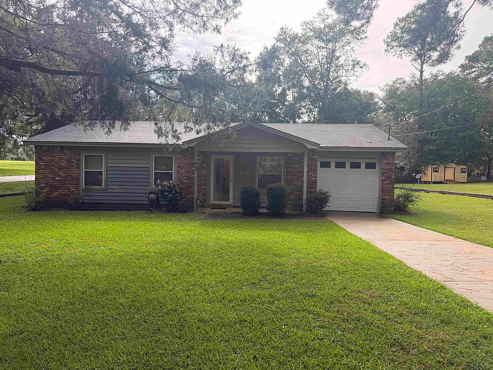 1st image of 502 Country Ln