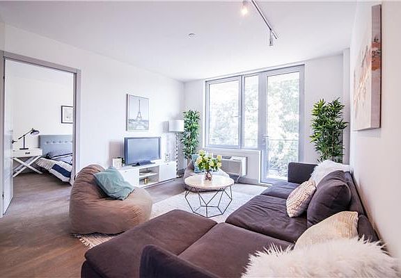 2nd image of 812 Myrtle Ave #4BB