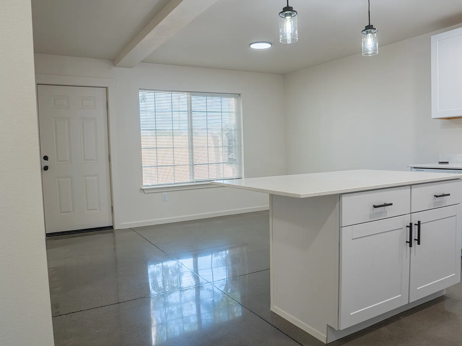 3 bed, 2.5 bath, $1,800 — Photo 4