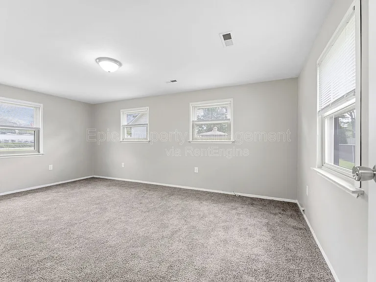 24440 Sylvan Ave — Photo 11