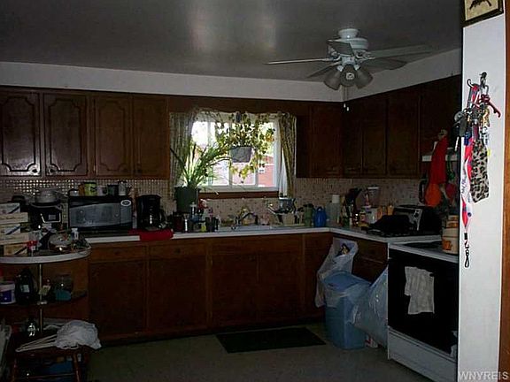 3rd image of 128 Jasmine Ave