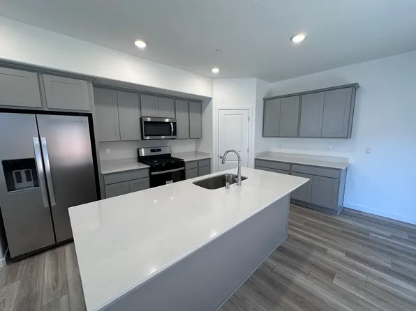 6388 W Hadley Ave, Fresno, CA 93723