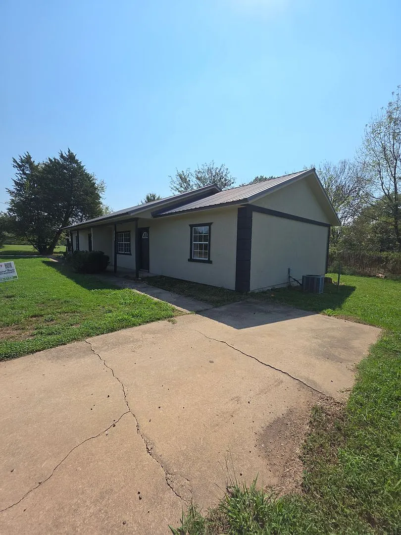 10101 Fawn Ln — Photo 2