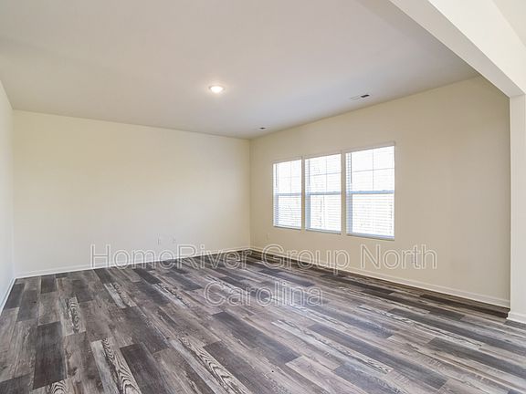 5th image of 1650 Nicholas Way