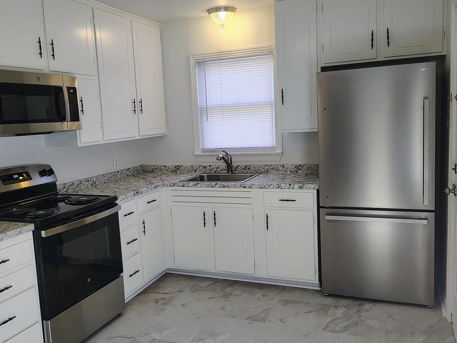 3 bed, 1015 sqft, $1,625 — Photo 4