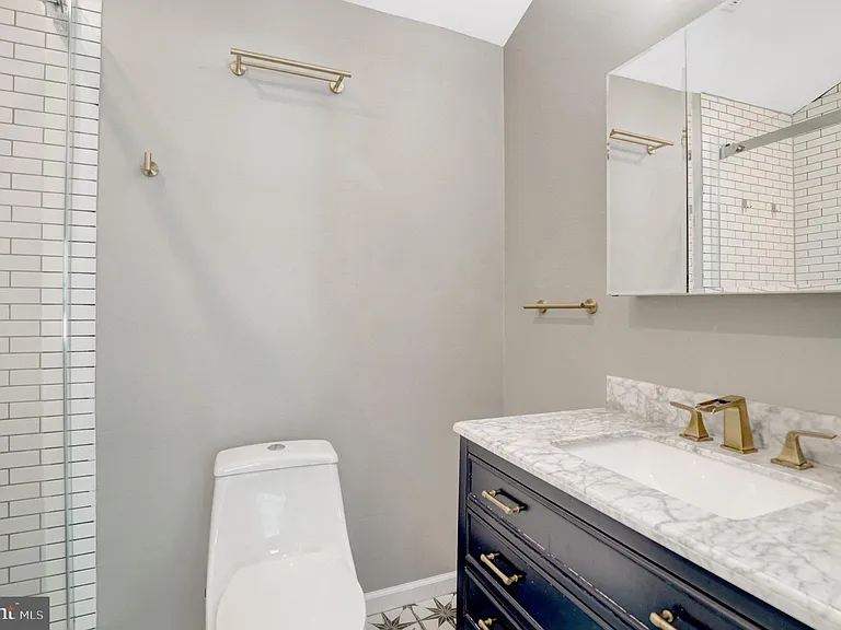 8015 New Market Rd — Photo 32