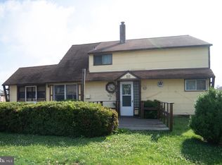 50 Greenbriar Rd, Levittown, PA 19057