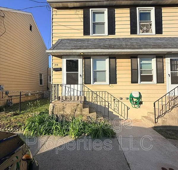 800-818 Main St #816 — Photo 1