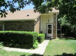 9911 Plainfield Dr, Fort Worth, TX 76108