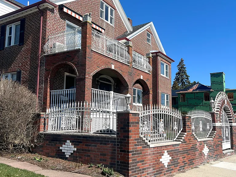 77 Lynn Shore Dr #1 — Photo 2