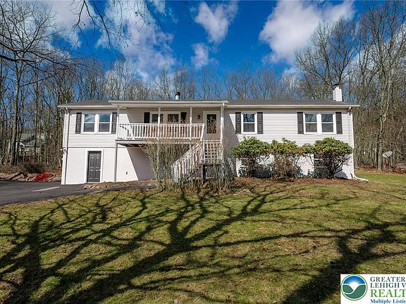 2nd image of 107 Mount Ranier Rd