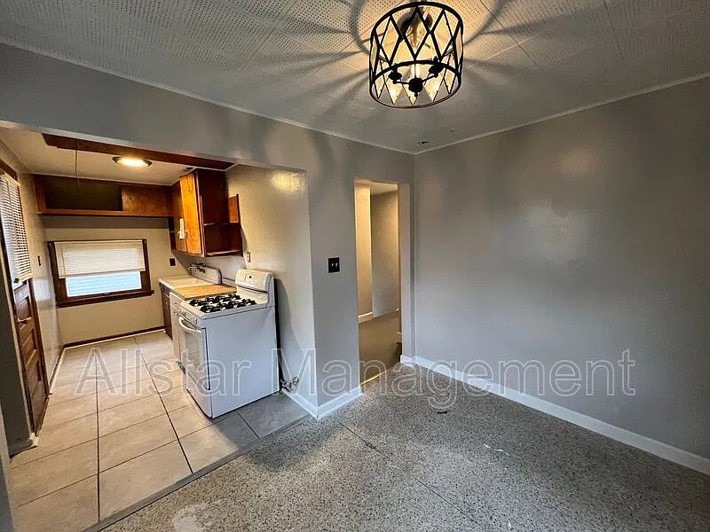 2 bed, 1.0 bath, 720 sqft, $825 — Photo 3