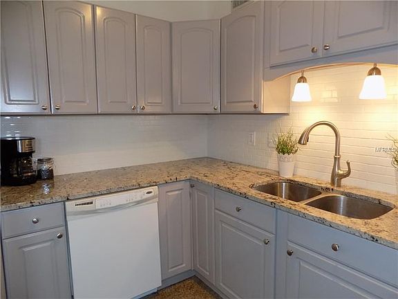4th image of 3819 Surrey Dr