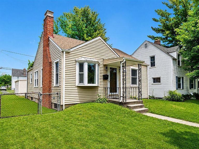 Listing photo 3