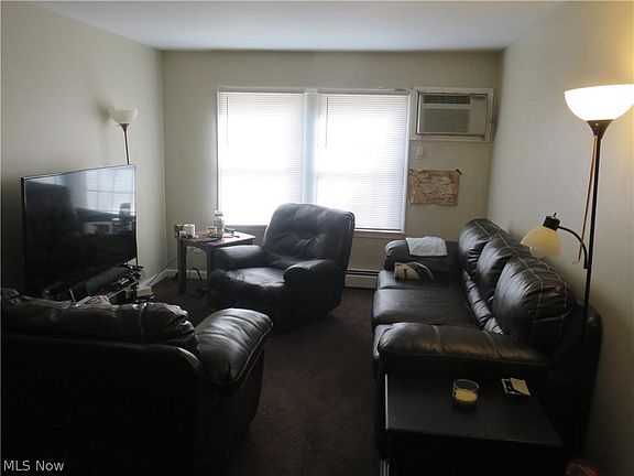 5th image of 890 Cook Ave