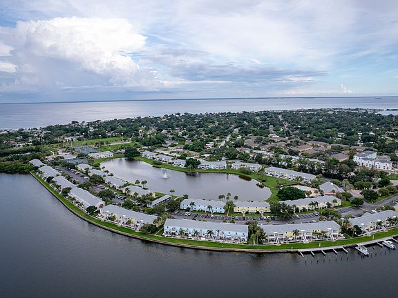 5th image of 204 Pompano Dr SE APT A