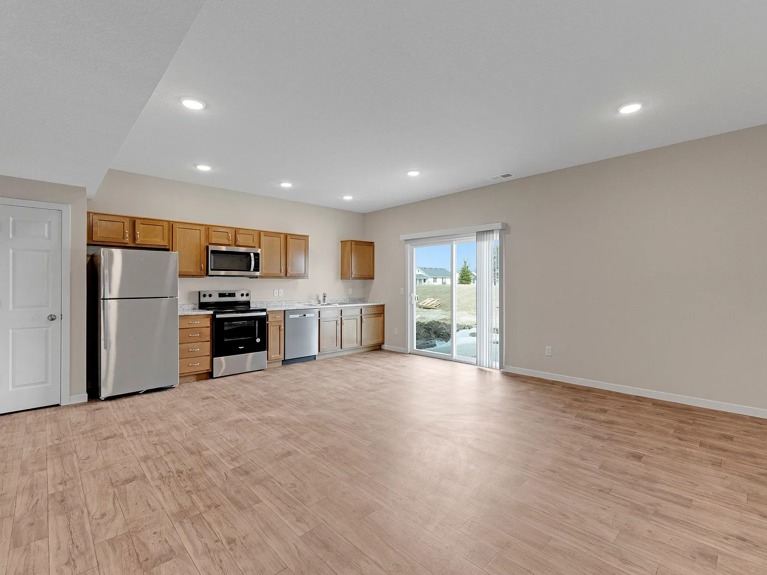 2 bed, 2.5 bath, 1330 sqft, $1,600 — Photo 4