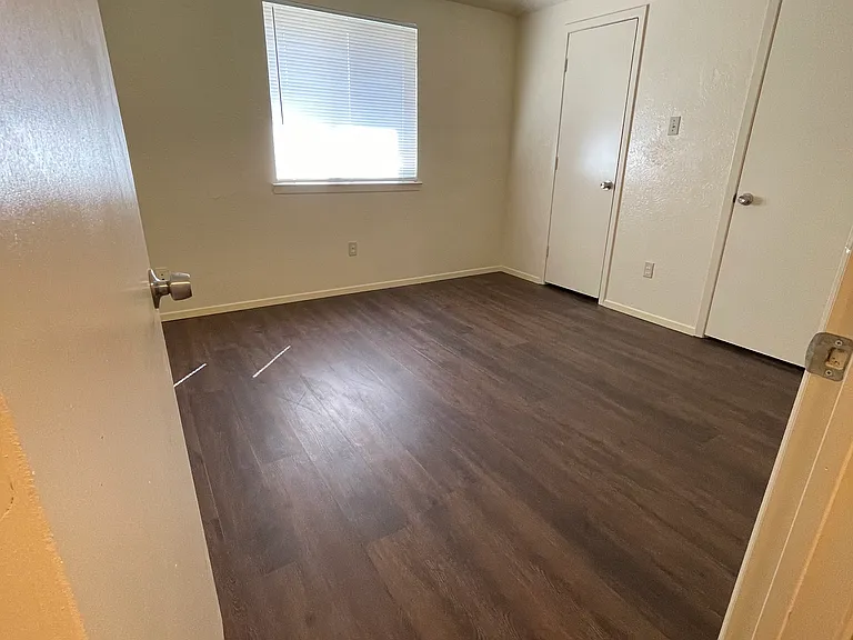 7410 Amherst Dr — Photo 4