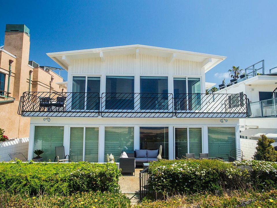 House facing ocean