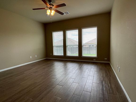 5th image of 5611 Blackstone Dr