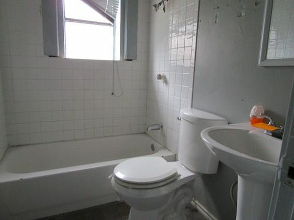 4th image of 2821 NW 22nd St