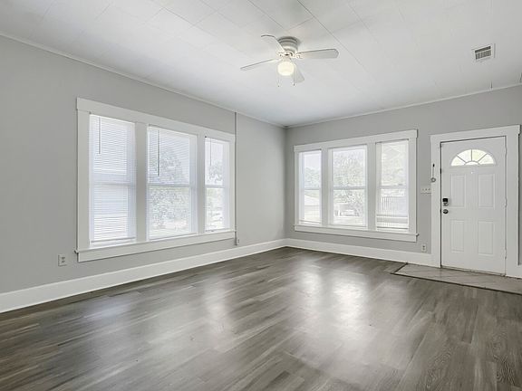 2nd image of 520 E Day St