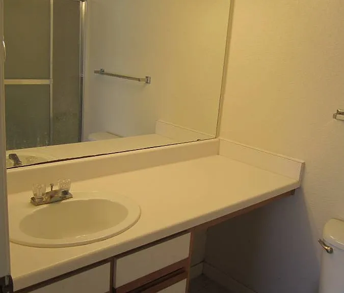 523 Sw Pkwy #101 — Photo 7
