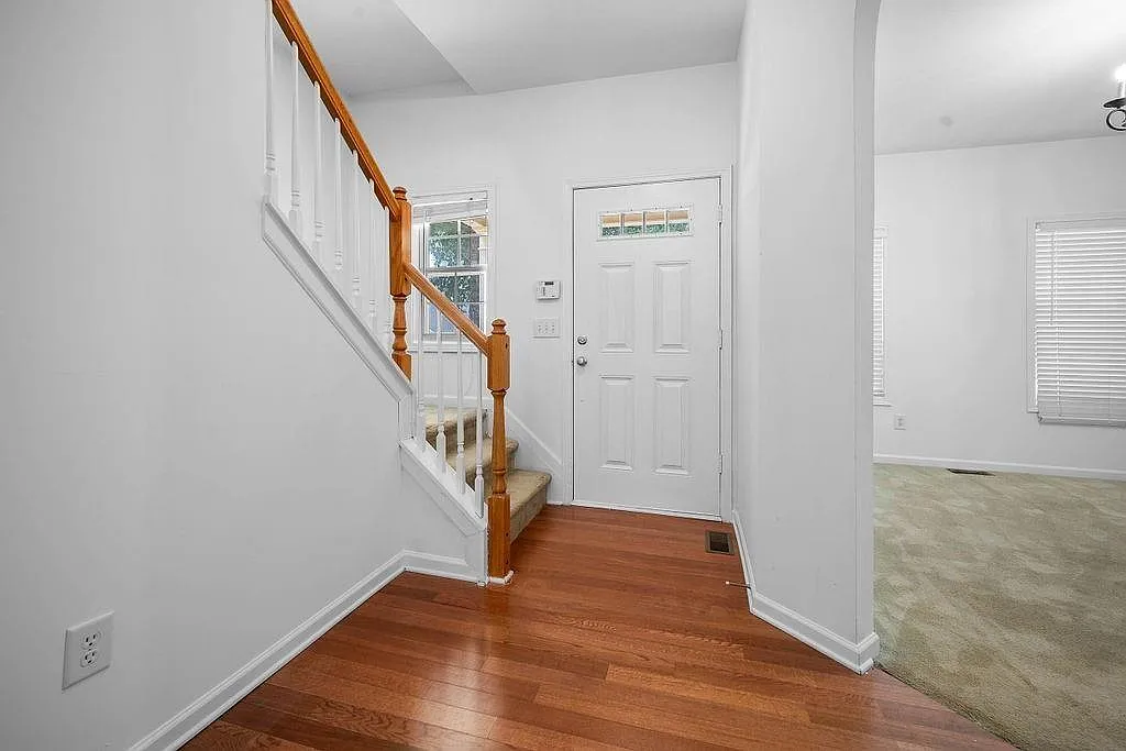 3 bed, 2.5 bath, 2676 sqft, $1,900 — Photo 3