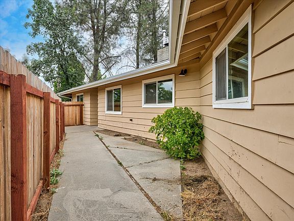 3rd image of 49447 Pierce Dr