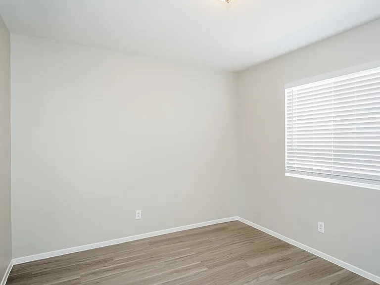 716 Pine Field Ln — Photo 12