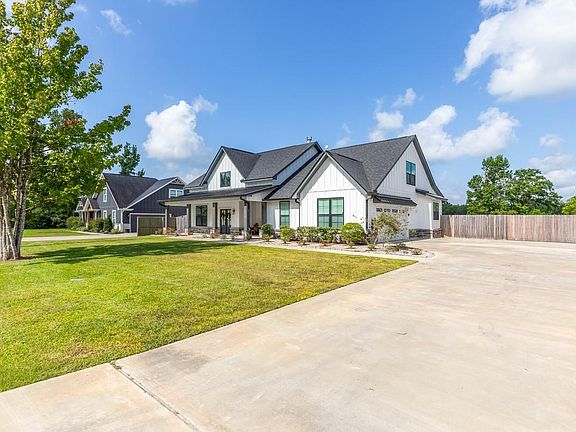 2nd image of 670 Dayna Ln