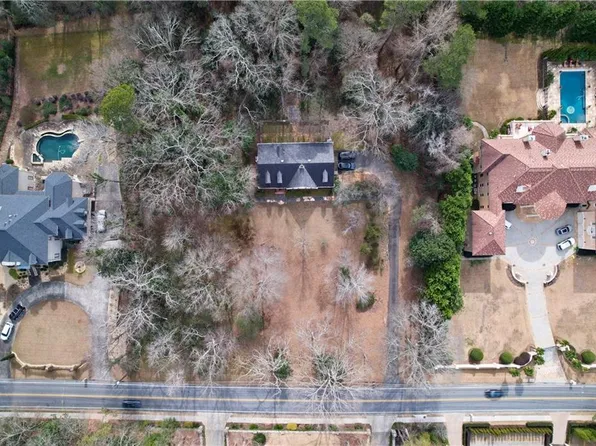 700 Heards Ferry Rd, Atlanta, GA 30328