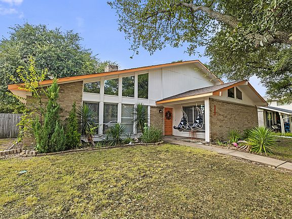 2nd image of 3206 Brook Glen Dr