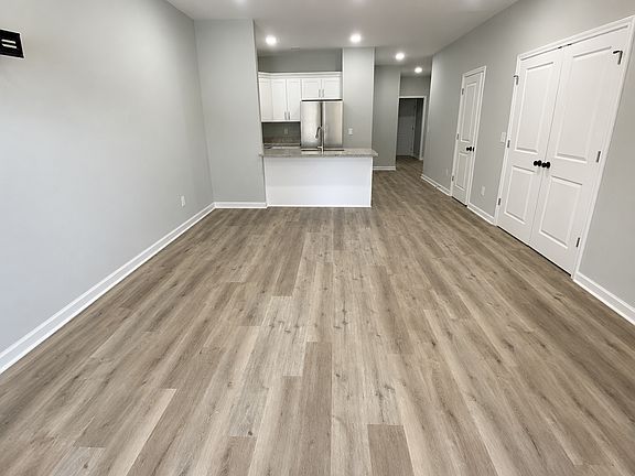 2nd image of 2513B Bratton St