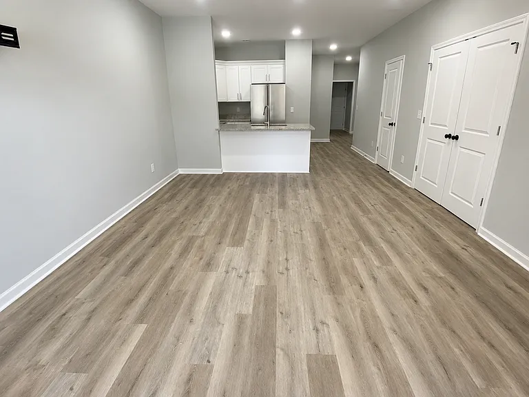 2513B Bratton St — Photo 2