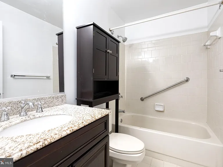 3512 Thomas Pointe Ct #1B — Photo 10